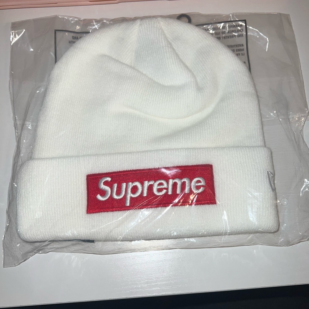 Supreme x New Era beanie